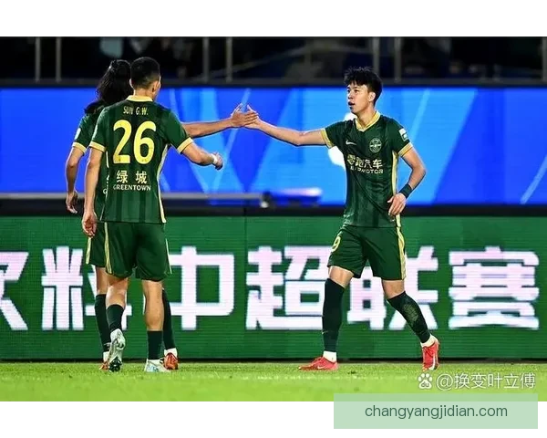 中超山东对阵重庆焦点之战引爆球迷期待与战术对决的震撼场面再现