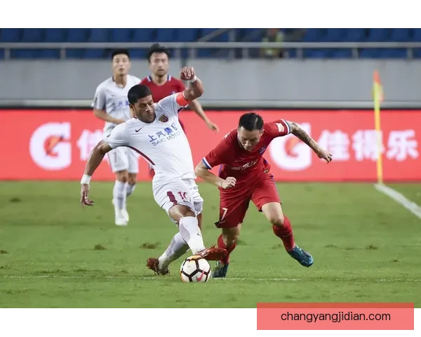 上港与斯威正面交锋赛前走势与关键看点全面解析比赛前瞻深度观察 上港与斯威正面交锋赛前走势与关键看点全面解析比赛前瞻深度观察